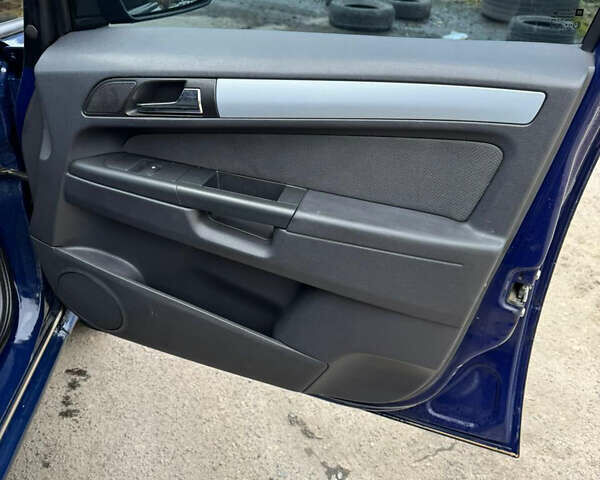 Синий Опель Зафира, объемом двигателя 1.9 л и пробегом 330 тыс. км за 5700 $, фото 14 на Automoto.ua