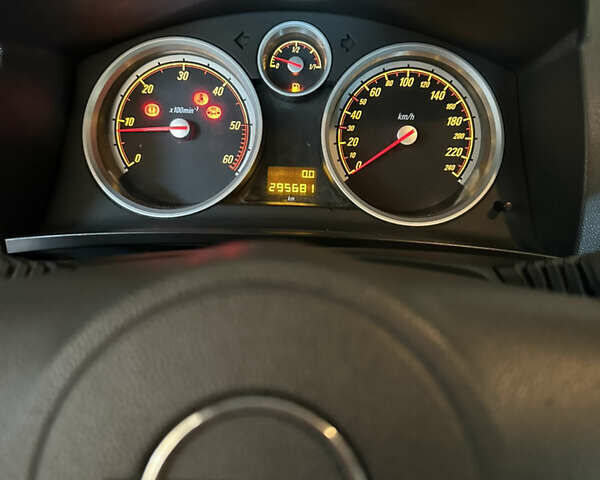 Синий Опель Зафира, объемом двигателя 1.91 л и пробегом 295 тыс. км за 7000 $, фото 13 на Automoto.ua