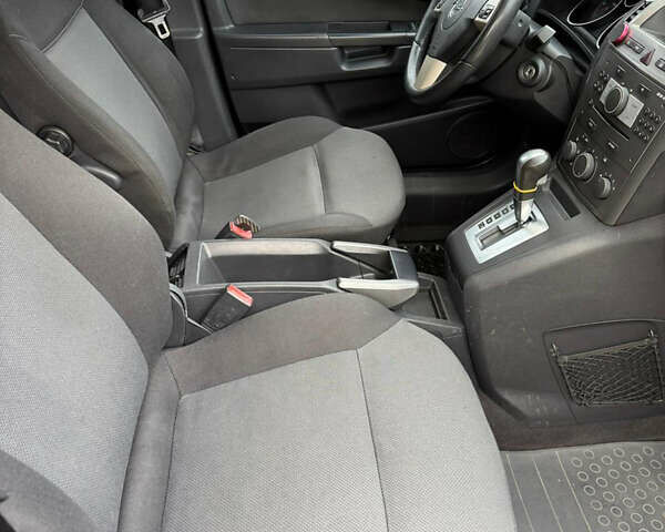 Синий Опель Зафира, объемом двигателя 1.9 л и пробегом 330 тыс. км за 5700 $, фото 8 на Automoto.ua