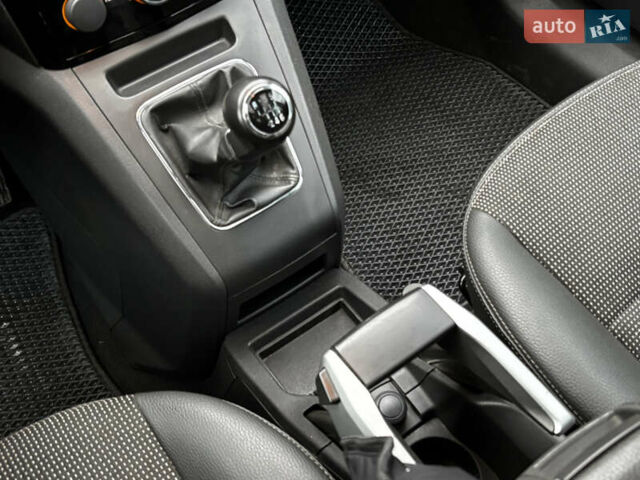 Синий Опель Зафира, объемом двигателя 1.9 л и пробегом 258 тыс. км за 5800 $, фото 43 на Automoto.ua