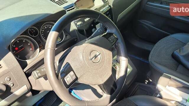 Синий Опель Зафира, объемом двигателя 1.91 л и пробегом 239 тыс. км за 8000 $, фото 2 на Automoto.ua