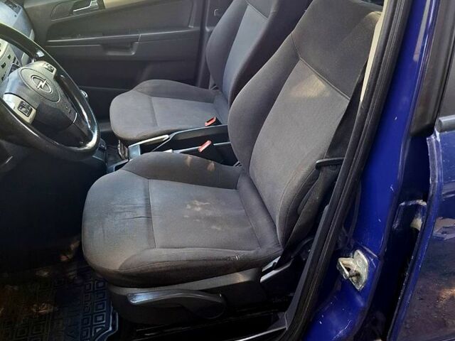 Синий Опель Зафира, объемом двигателя 1.6 л и пробегом 300 тыс. км за 4850 $, фото 5 на Automoto.ua