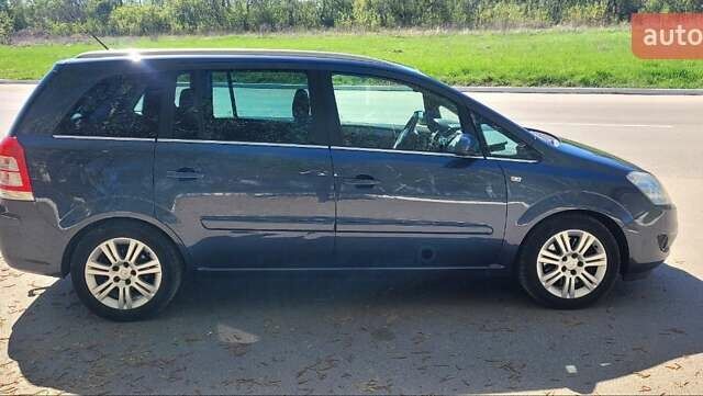 Синий Опель Зафира, объемом двигателя 1.91 л и пробегом 239 тыс. км за 8000 $, фото 4 на Automoto.ua