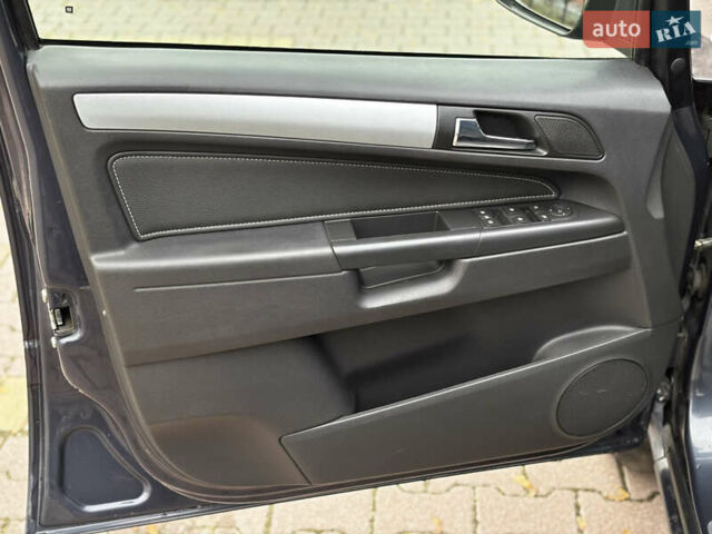 Синий Опель Зафира, объемом двигателя 1.9 л и пробегом 258 тыс. км за 5800 $, фото 17 на Automoto.ua