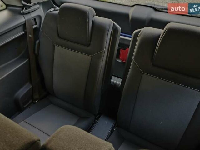 Синий Опель Зафира, объемом двигателя 1.9 л и пробегом 259 тыс. км за 5350 $, фото 17 на Automoto.ua