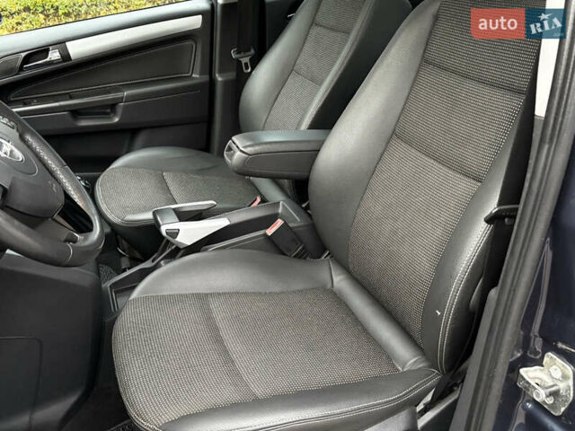 Синий Опель Зафира, объемом двигателя 1.9 л и пробегом 258 тыс. км за 5800 $, фото 16 на Automoto.ua