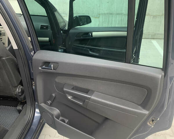 Синий Опель Зафира, объемом двигателя 1.69 л и пробегом 290 тыс. км за 5700 $, фото 23 на Automoto.ua