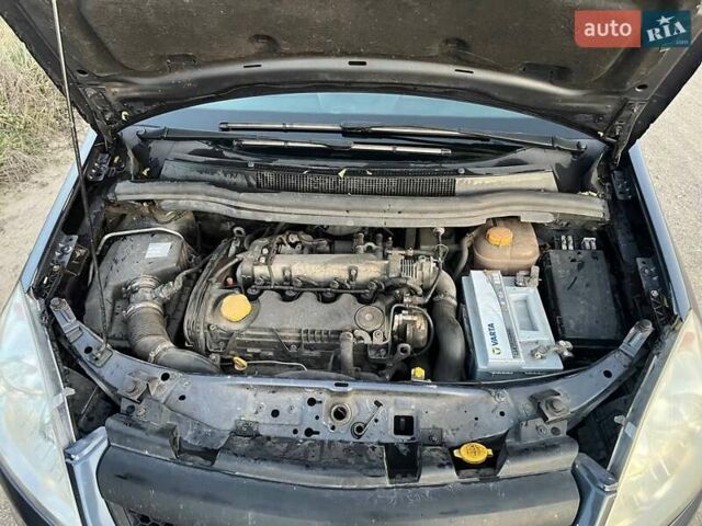 Синій Опель Зафіра, об'ємом двигуна 1.9 л та пробігом 287 тис. км за 2900 $, фото 14 на Automoto.ua