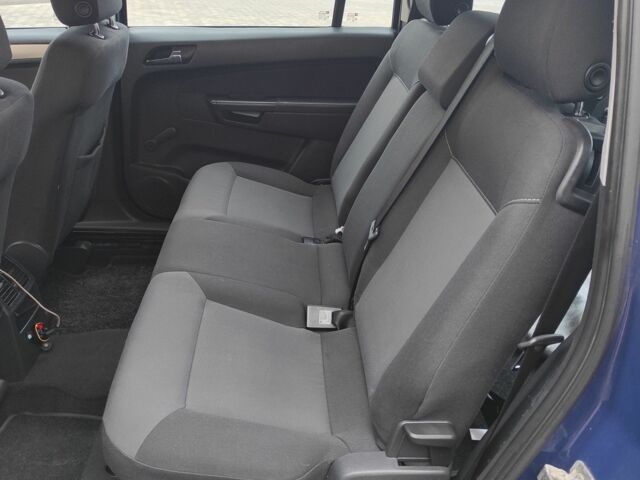 Синий Опель Зафира, объемом двигателя 1.7 л и пробегом 354 тыс. км за 5600 $, фото 7 на Automoto.ua