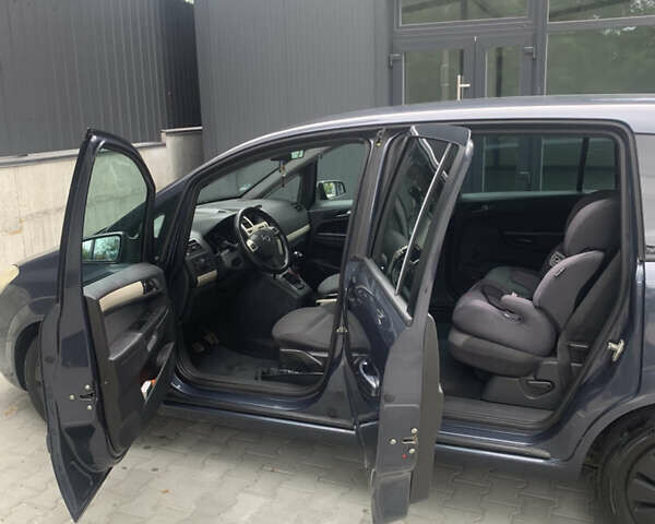 Синий Опель Зафира, объемом двигателя 1.69 л и пробегом 290 тыс. км за 5700 $, фото 11 на Automoto.ua