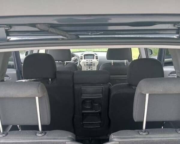 Синий Опель Зафира, объемом двигателя 1.7 л и пробегом 290 тыс. км за 6000 $, фото 9 на Automoto.ua