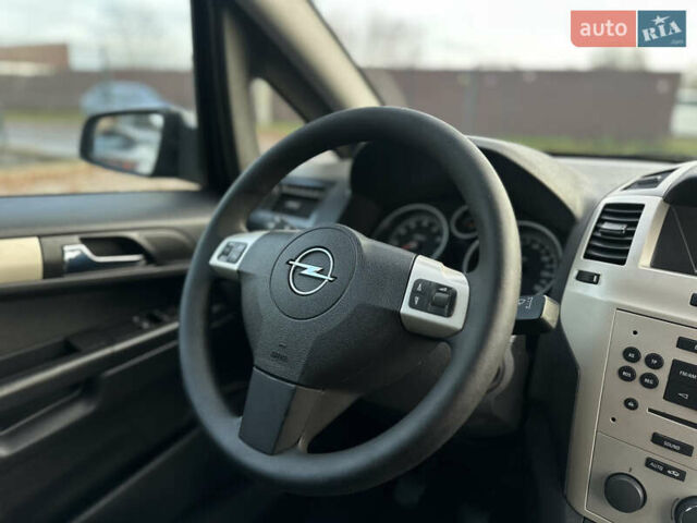 Синий Опель Зафира, объемом двигателя 1.8 л и пробегом 201 тыс. км за 6800 $, фото 48 на Automoto.ua