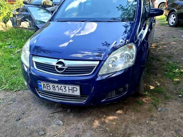Синий Опель Зафира, объемом двигателя 1.6 л и пробегом 300 тыс. км за 4850 $, фото 4 на Automoto.ua