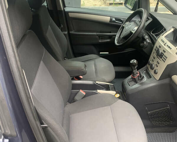 Синий Опель Зафира, объемом двигателя 1.69 л и пробегом 290 тыс. км за 5700 $, фото 18 на Automoto.ua