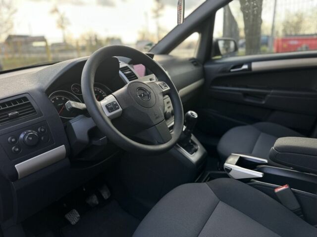 Синий Опель Зафира, объемом двигателя 1.8 л и пробегом 201 тыс. км за 6800 $, фото 5 на Automoto.ua