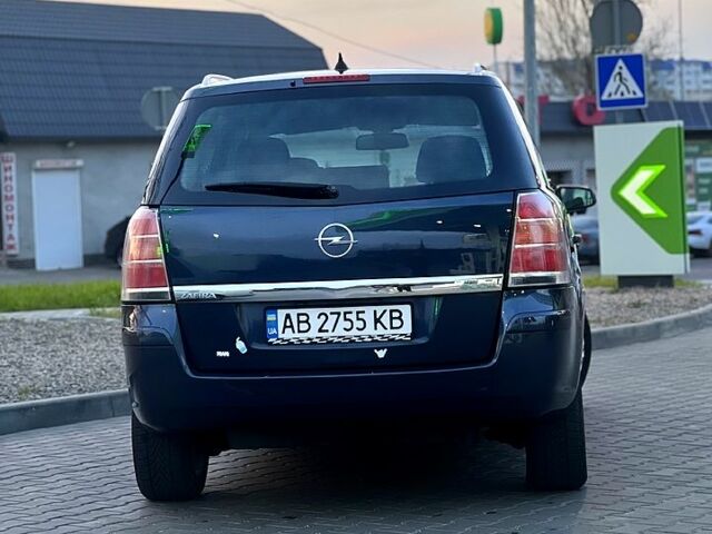 Синий Опель Зафира, объемом двигателя 1.6 л и пробегом 212 тыс. км за 5750 $, фото 2 на Automoto.ua