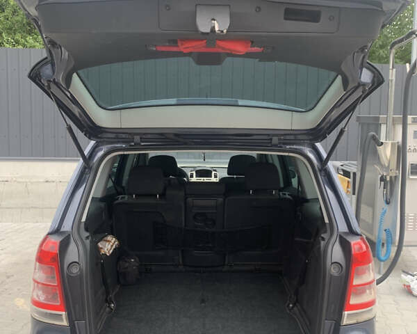 Синий Опель Зафира, объемом двигателя 1.69 л и пробегом 290 тыс. км за 5700 $, фото 6 на Automoto.ua