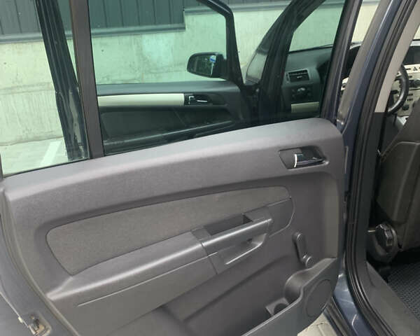 Синий Опель Зафира, объемом двигателя 1.69 л и пробегом 290 тыс. км за 5700 $, фото 12 на Automoto.ua