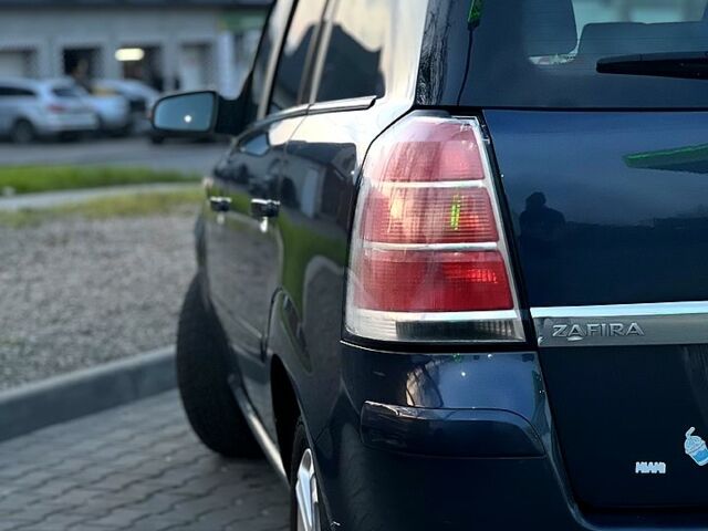 Синий Опель Зафира, объемом двигателя 1.6 л и пробегом 212 тыс. км за 5750 $, фото 4 на Automoto.ua