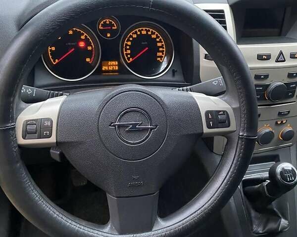 Синий Опель Зафира, объемом двигателя 1.7 л и пробегом 235 тыс. км за 6700 $, фото 2 на Automoto.ua