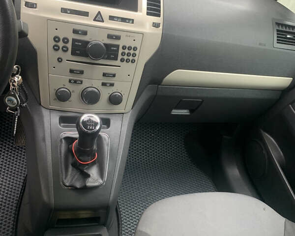 Синий Опель Зафира, объемом двигателя 1.69 л и пробегом 290 тыс. км за 5700 $, фото 16 на Automoto.ua