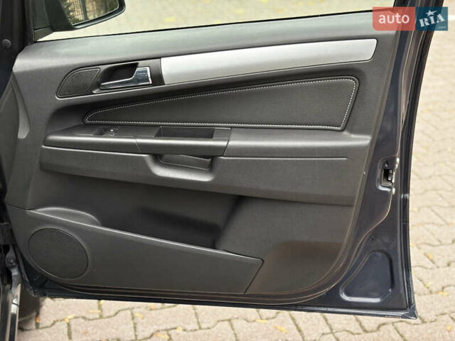 Синий Опель Зафира, объемом двигателя 1.9 л и пробегом 258 тыс. км за 5800 $, фото 25 на Automoto.ua