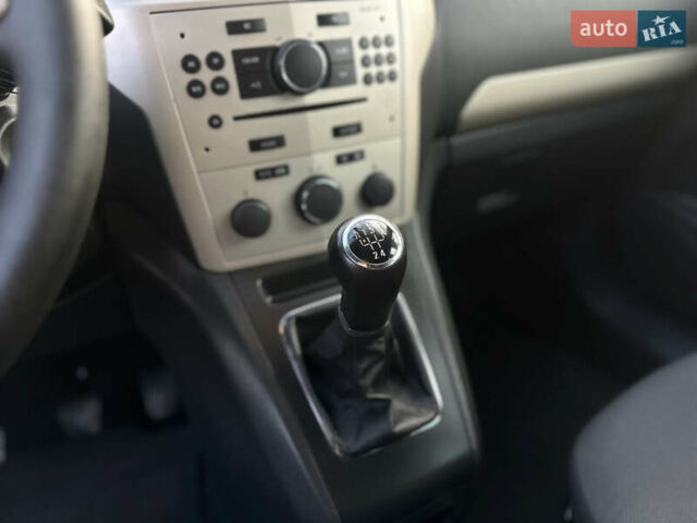 Синий Опель Зафира, объемом двигателя 1.8 л и пробегом 201 тыс. км за 6800 $, фото 29 на Automoto.ua