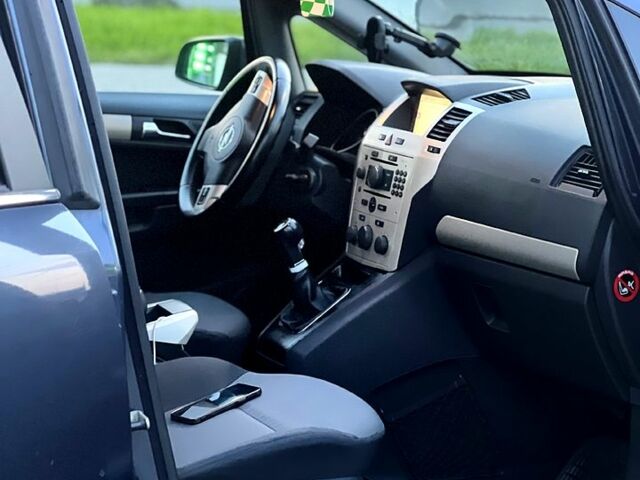 Синий Опель Зафира, объемом двигателя 1.6 л и пробегом 212 тыс. км за 5750 $, фото 5 на Automoto.ua