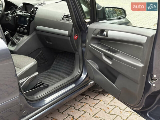 Синий Опель Зафира, объемом двигателя 1.9 л и пробегом 258 тыс. км за 5800 $, фото 23 на Automoto.ua