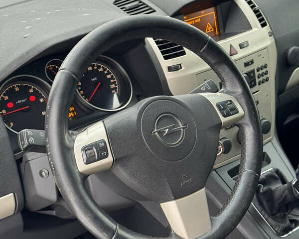 Синий Опель Зафира, объемом двигателя 1.91 л и пробегом 331 тыс. км за 4800 $, фото 9 на Automoto.ua