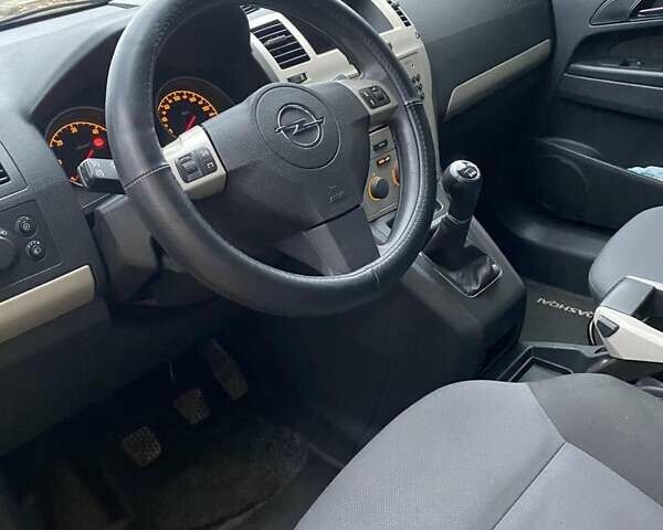 Синий Опель Зафира, объемом двигателя 1.7 л и пробегом 235 тыс. км за 6700 $, фото 8 на Automoto.ua