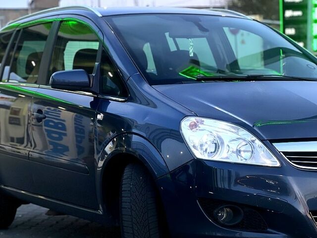 Синий Опель Зафира, объемом двигателя 1.6 л и пробегом 212 тыс. км за 5750 $, фото 1 на Automoto.ua