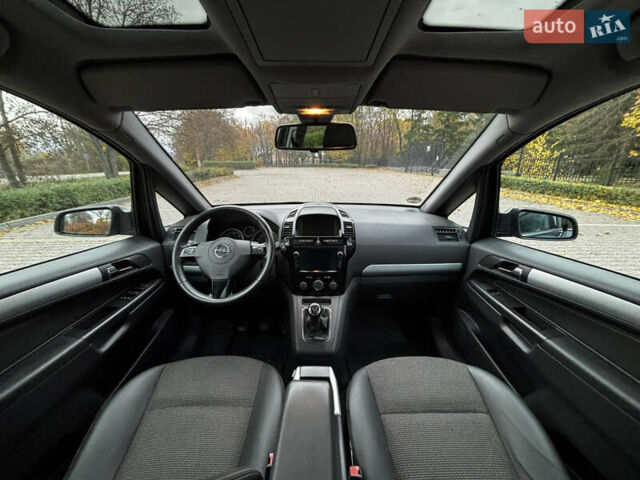 Синий Опель Зафира, объемом двигателя 1.9 л и пробегом 258 тыс. км за 5800 $, фото 33 на Automoto.ua