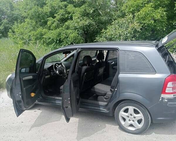 Синий Опель Зафира, объемом двигателя 1.7 л и пробегом 290 тыс. км за 6000 $, фото 4 на Automoto.ua