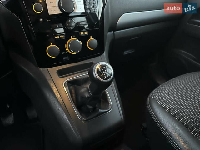 Синий Опель Зафира, объемом двигателя 1.8 л и пробегом 217 тыс. км за 7000 $, фото 28 на Automoto.ua