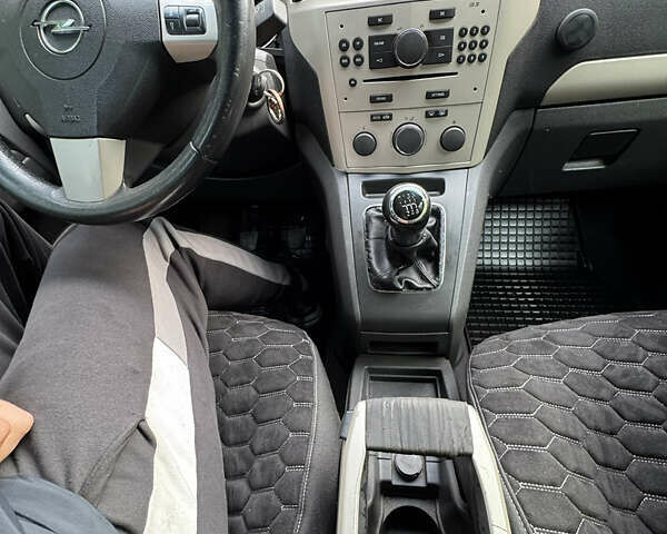 Синий Опель Зафира, объемом двигателя 1.91 л и пробегом 330 тыс. км за 5000 $, фото 16 на Automoto.ua