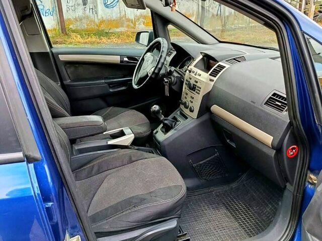 Синий Опель Зафира, объемом двигателя 1.6 л и пробегом 300 тыс. км за 4850 $, фото 5 на Automoto.ua