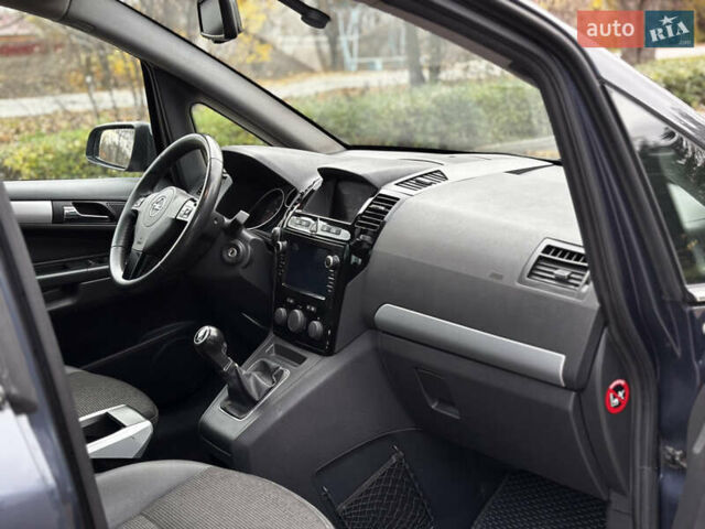 Синий Опель Зафира, объемом двигателя 1.9 л и пробегом 258 тыс. км за 5800 $, фото 24 на Automoto.ua