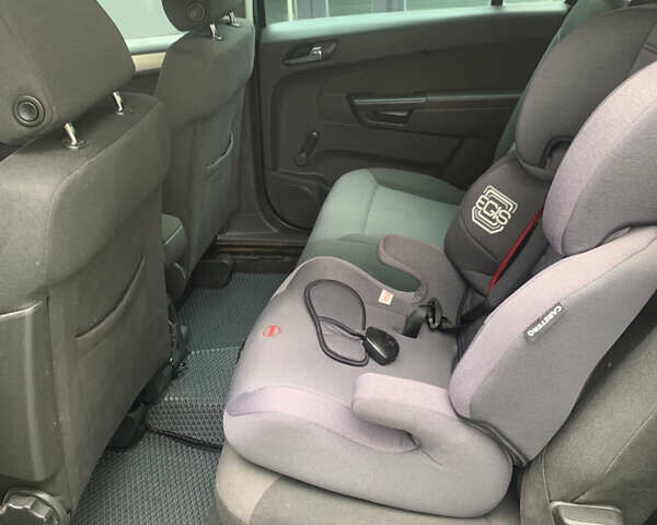 Синий Опель Зафира, объемом двигателя 1.69 л и пробегом 290 тыс. км за 5700 $, фото 13 на Automoto.ua