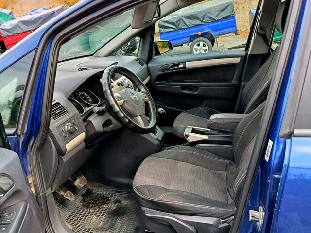 Синий Опель Зафира, объемом двигателя 1.6 л и пробегом 300 тыс. км за 4850 $, фото 4 на Automoto.ua