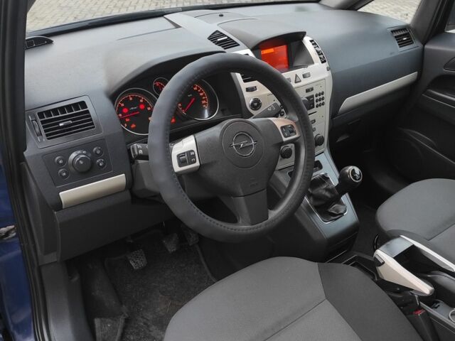 Синий Опель Зафира, объемом двигателя 1.7 л и пробегом 354 тыс. км за 5600 $, фото 5 на Automoto.ua