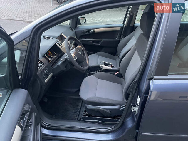 Синий Опель Зафира, объемом двигателя 1.6 л и пробегом 285 тыс. км за 6700 $, фото 2 на Automoto.ua