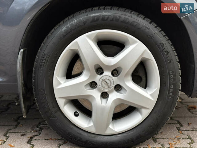 Синий Опель Зафира, объемом двигателя 1.9 л и пробегом 258 тыс. км за 5800 $, фото 39 на Automoto.ua