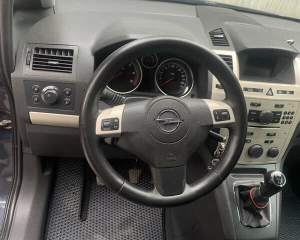 Синий Опель Зафира, объемом двигателя 1.69 л и пробегом 290 тыс. км за 5700 $, фото 8 на Automoto.ua