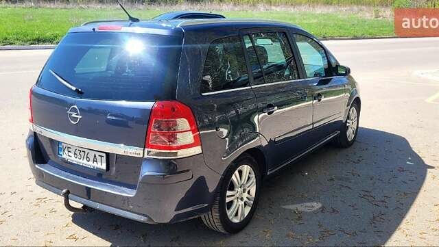 Синий Опель Зафира, объемом двигателя 1.91 л и пробегом 239 тыс. км за 8000 $, фото 5 на Automoto.ua