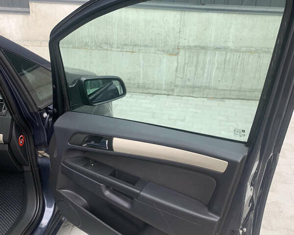 Синий Опель Зафира, объемом двигателя 1.69 л и пробегом 290 тыс. км за 5700 $, фото 20 на Automoto.ua