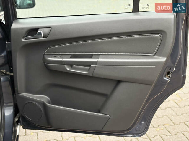 Синий Опель Зафира, объемом двигателя 1.9 л и пробегом 258 тыс. км за 5800 $, фото 29 на Automoto.ua