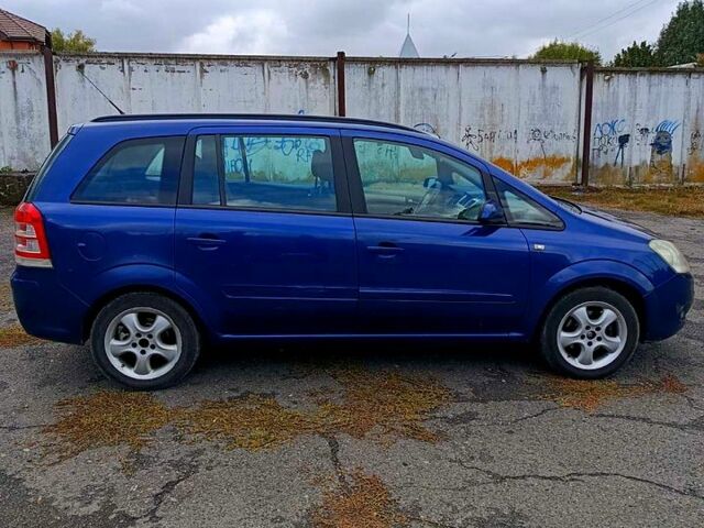 Синий Опель Зафира, объемом двигателя 1.6 л и пробегом 300 тыс. км за 4850 $, фото 3 на Automoto.ua