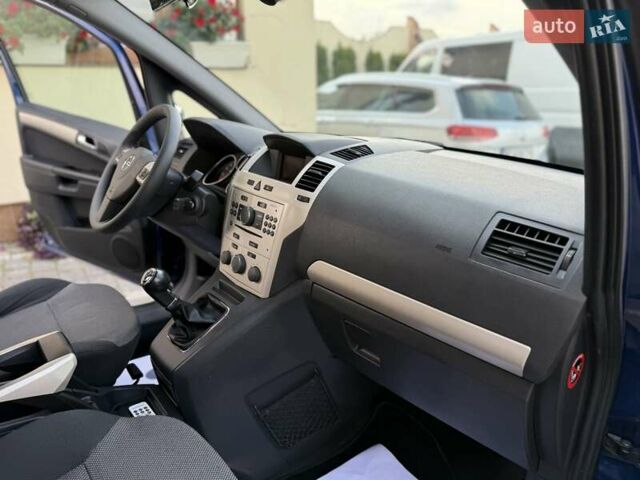 Синий Опель Зафира, объемом двигателя 1.6 л и пробегом 180 тыс. км за 6750 $, фото 58 на Automoto.ua