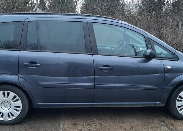 Синий Опель Зафира, объемом двигателя 1.8 л и пробегом 200 тыс. км за 5100 $, фото 3 на Automoto.ua